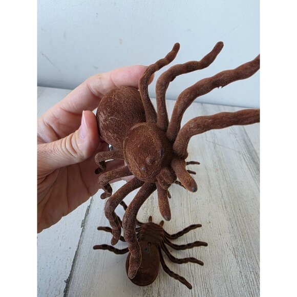 Tarantula spider realistic life-size lifelike Halloween props Brown plastic - Picture 7 of 8